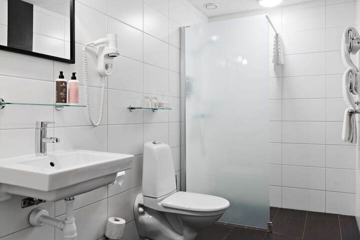 Room 44 of 57