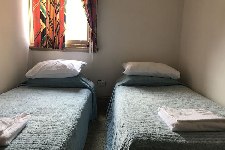 Room 9 of 40