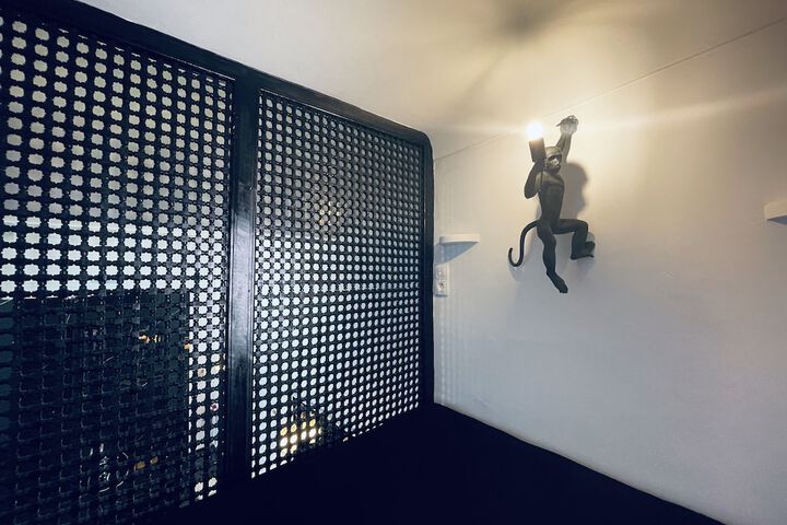 Room 5 of 144