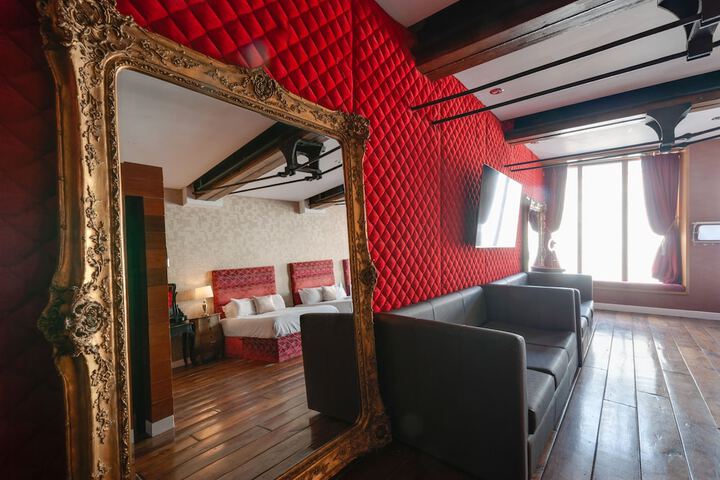 Room 73 of 106