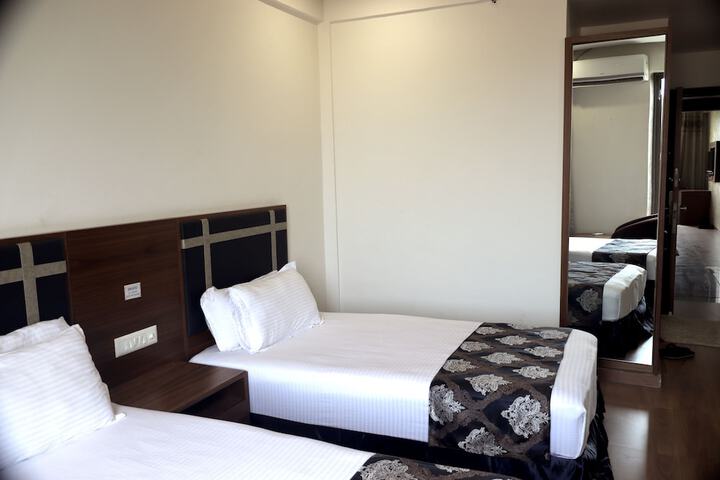 Room 5 of 27
