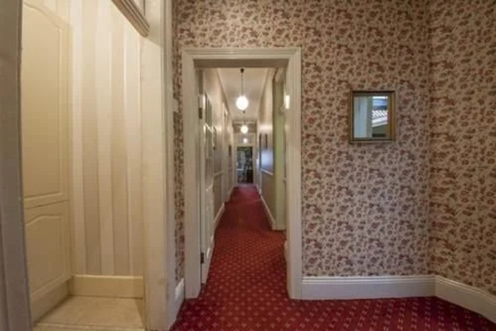 hotel_rooms