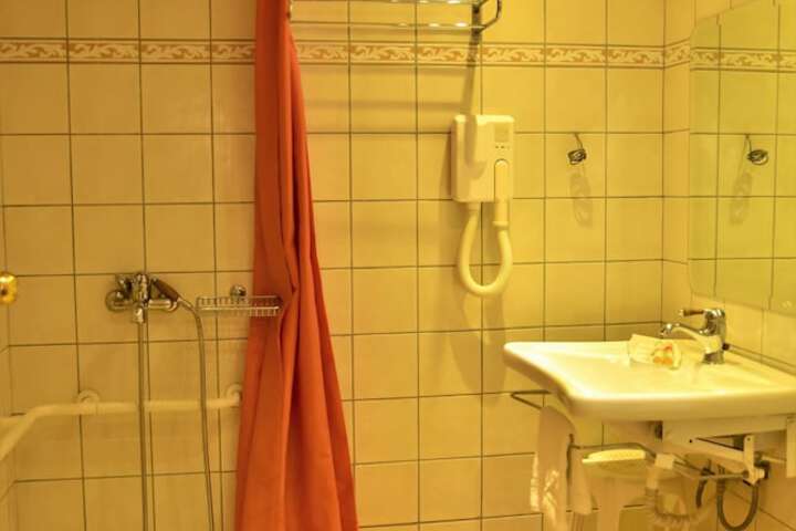 Room 44 of 117