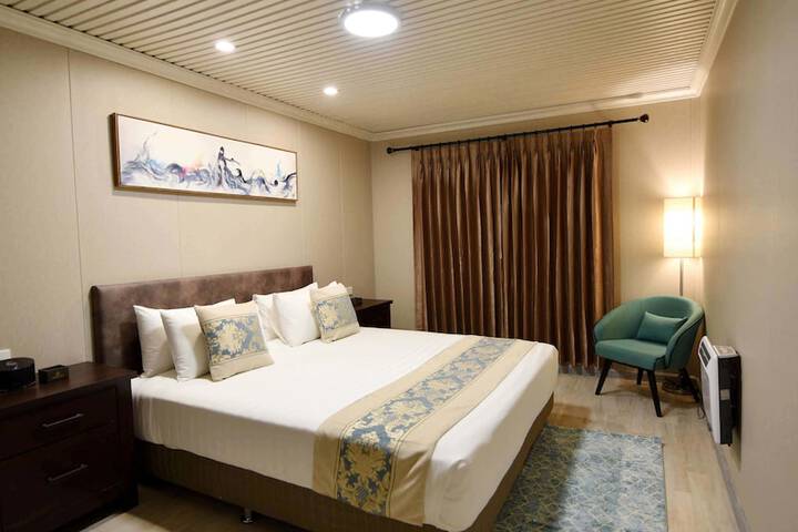 Room 10 of 82
