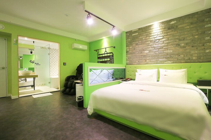 Room 40 of 40