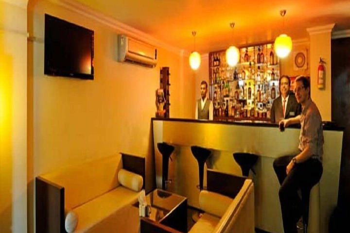 Lounge 19 of 23