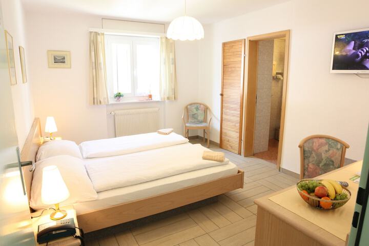 Room 27 of 64