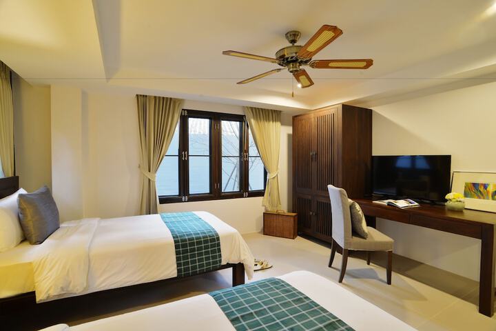 Room 28 of 80