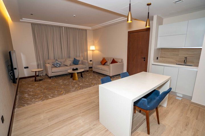 Room 10 of 24