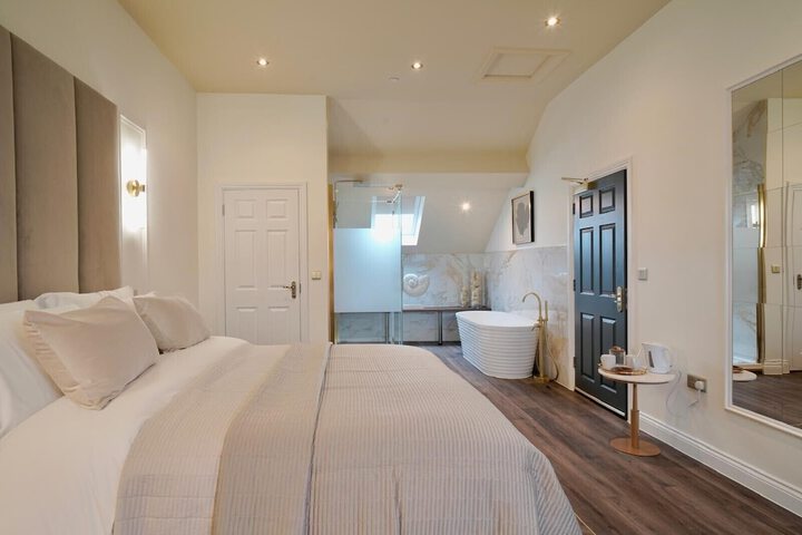 Room 9 of 46