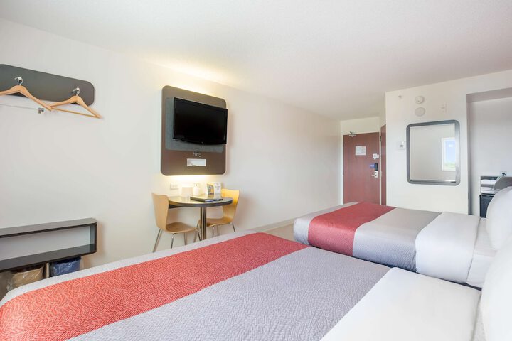 1 Queen Bed (14 of 48)