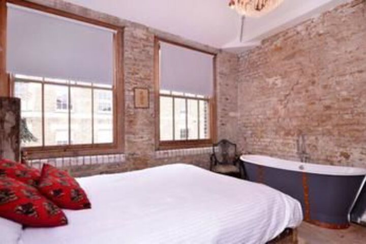 Room 4 of 10