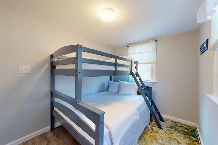 Room 2 of 44