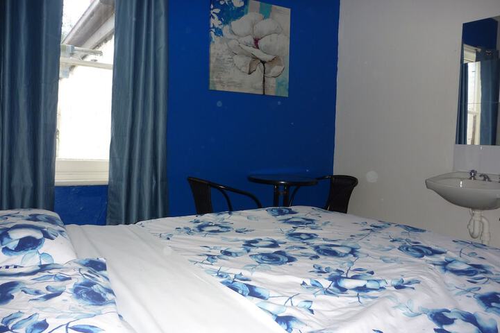 Room 3 of 44
