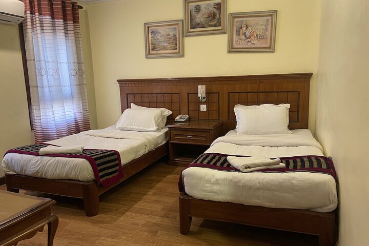 Room 9 of 18