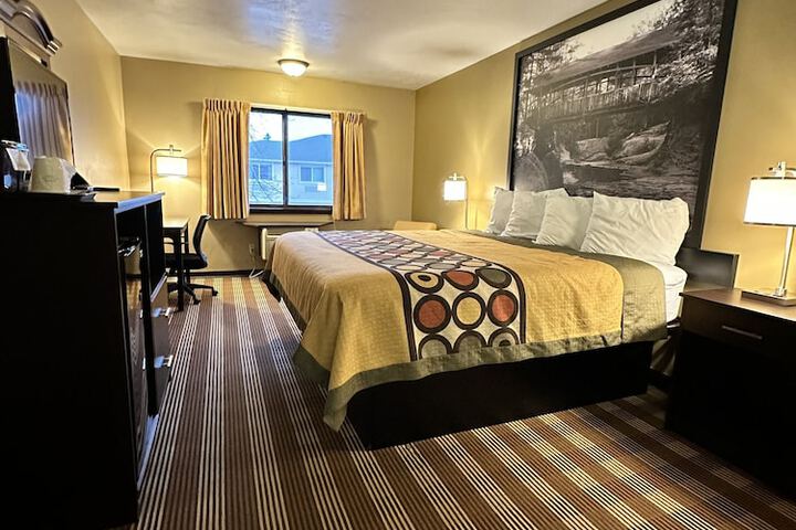 1 King Bed (14 of 14)