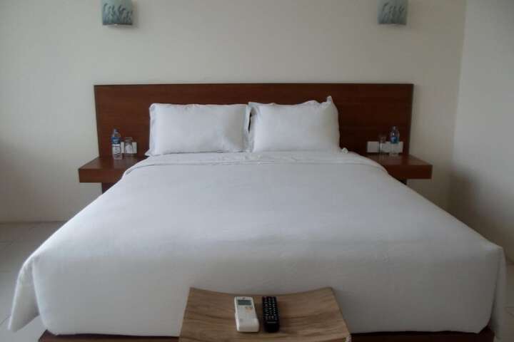 Room 9 of 30
