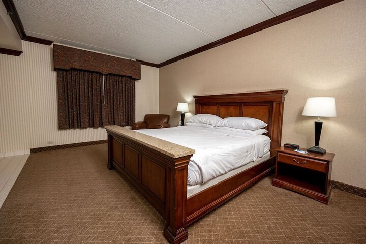 Standard King Bed Accessible (16 of 17)