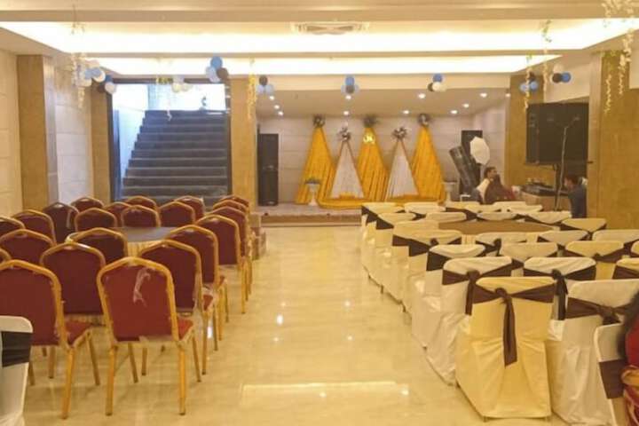 Ballroom/Hall 10 of 12