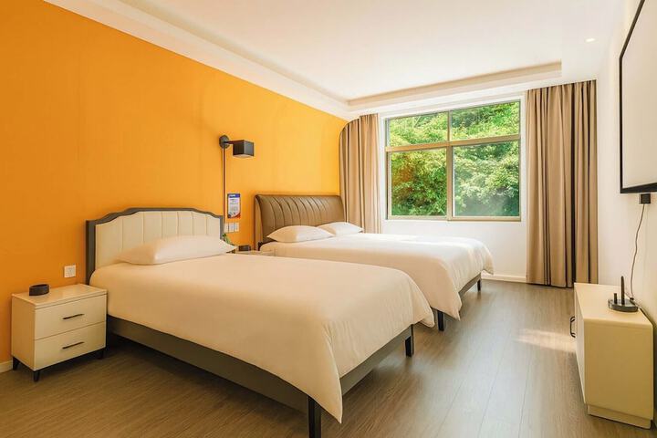 Room 16 of 24