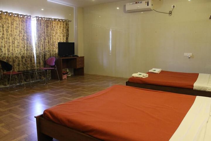 Room 4 of 33