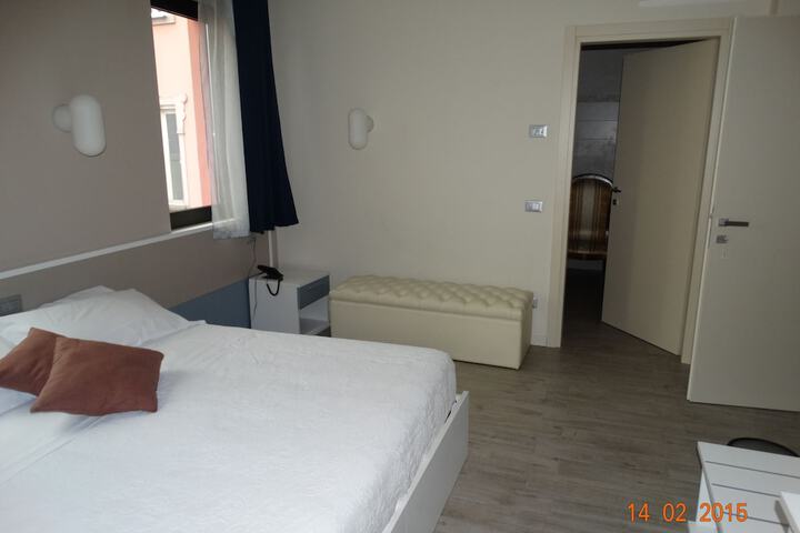 Room 5 of 19