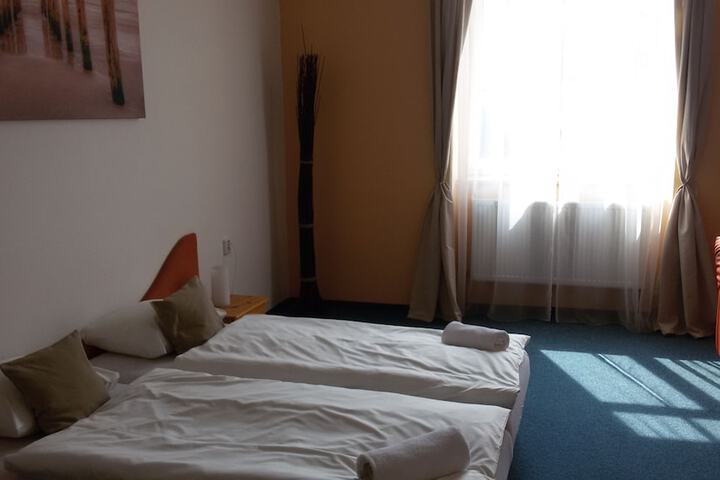 Room 8 of 84