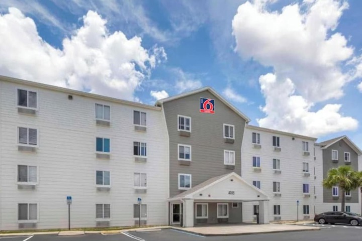 Hotel Entry
