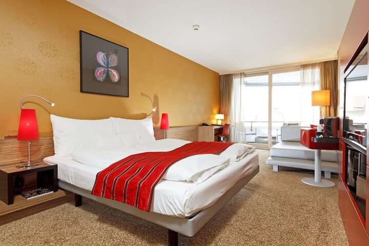 Room 8 of 30