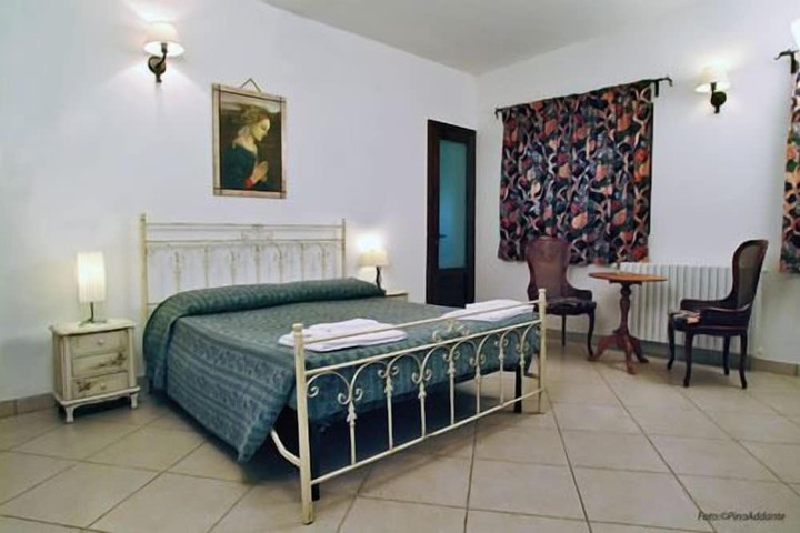 Room 6 of 17