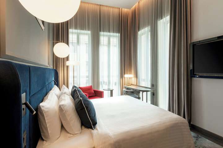 Room 28 of 107