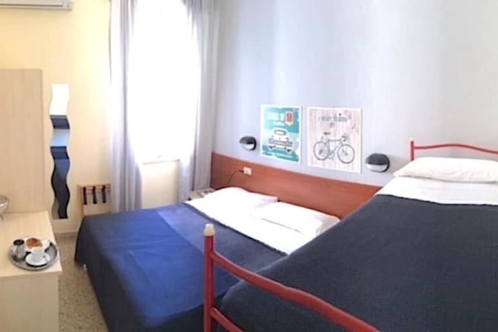 Room 2 of 43