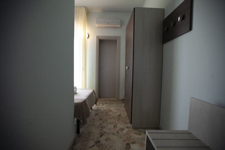 Room 16 of 34