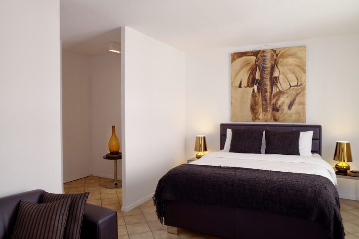 Room 4 of 12