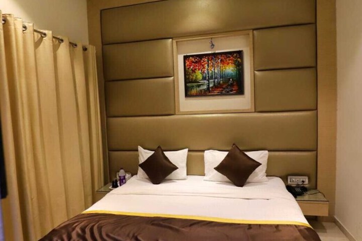 Room 6 of 32
