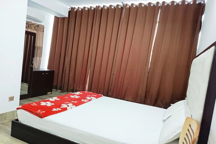 Room 2 of 6