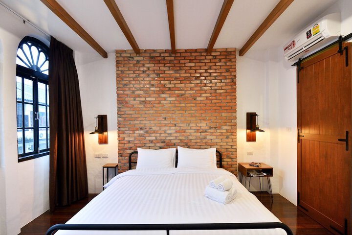Room 19 of 46