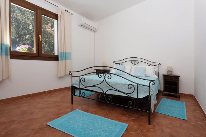 Room 14 of 87