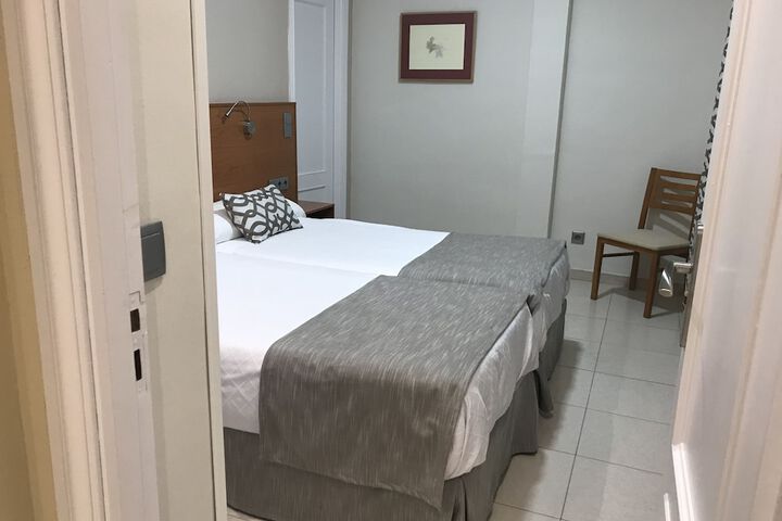 Room 2 of 56
