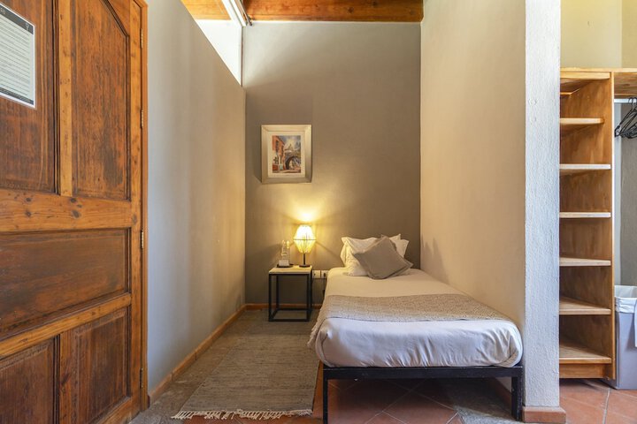 Room 48 of 148
