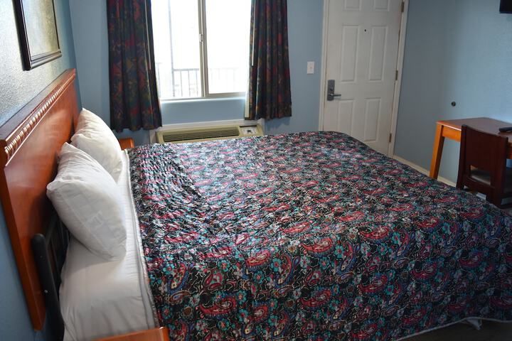 Room 8 of 16