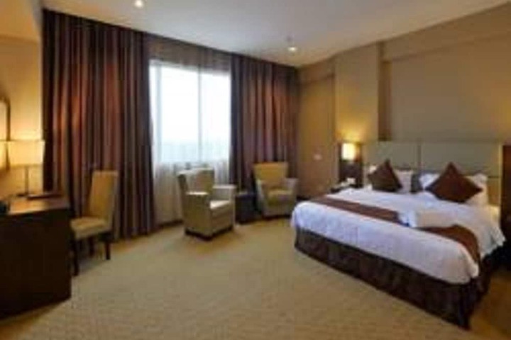 Room 3 of 44