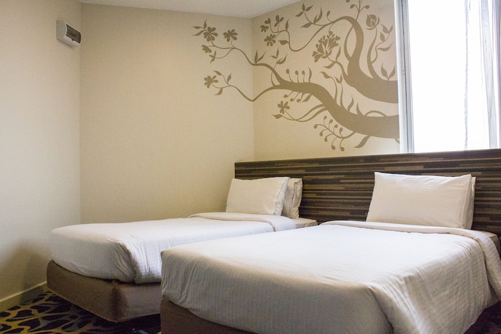 Room 2 of 67