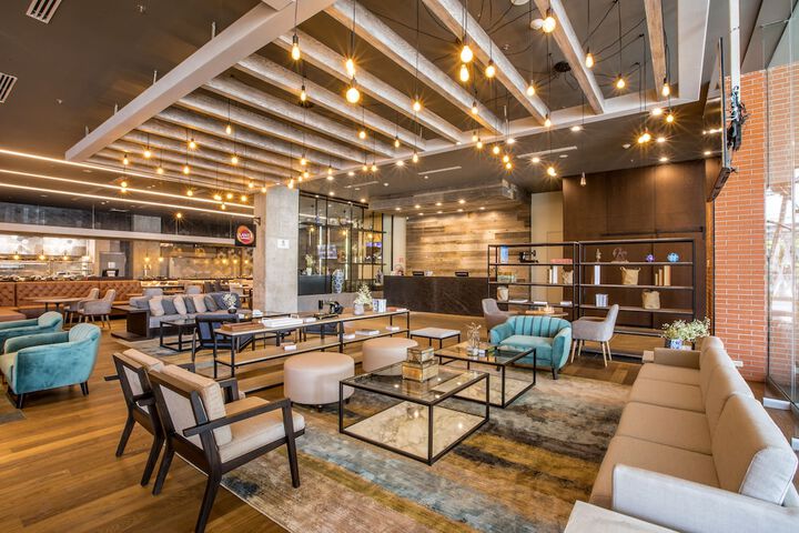 Lobby lounge