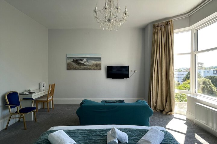 Room 42 of 97