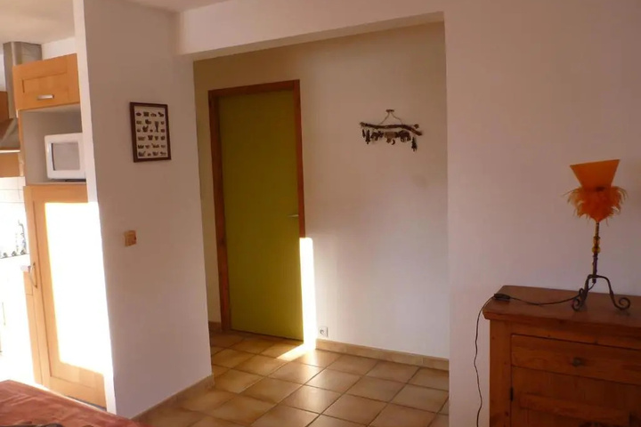 Room 10 of 20
