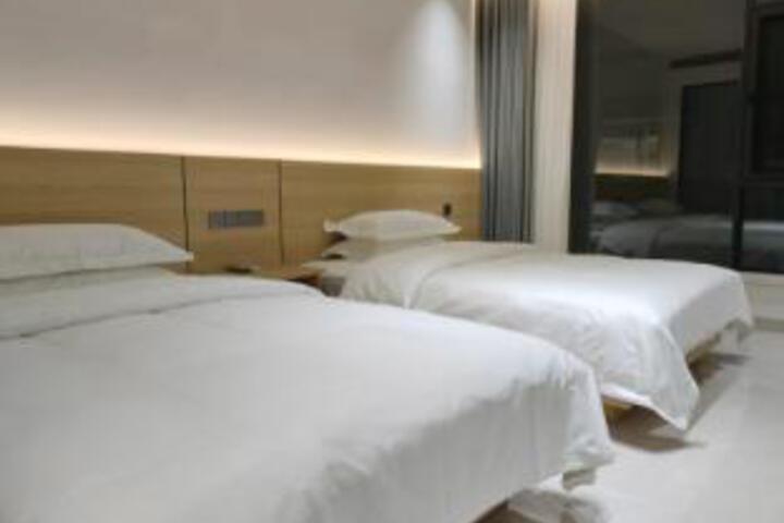 Room 13 of 15