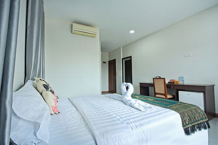 Room 4 of 12
