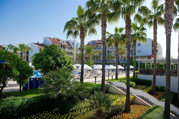Hotel Exterior 185 of 196