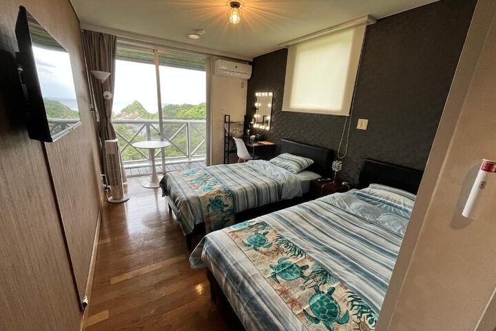 Room 5 of 18